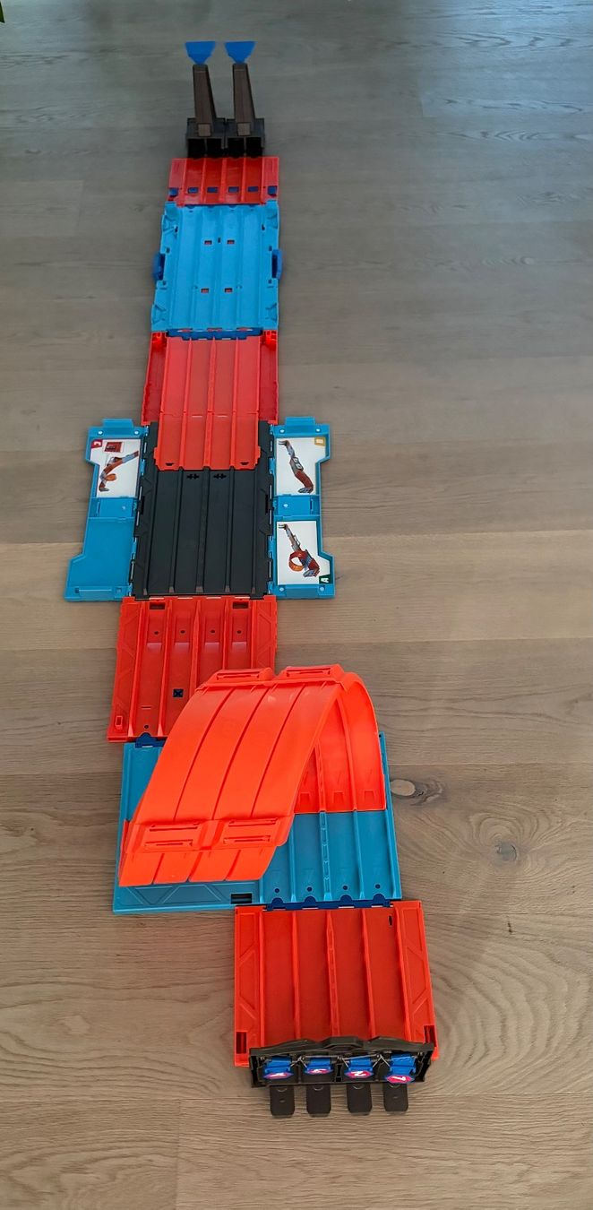 Hot Wheels Giocattoli: Hot Wheels Bahn Track mit 3 Optionen – Usato da Zollikon venduto da Cwoody 5