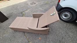 Rattan-Liege mit Beistelltisch