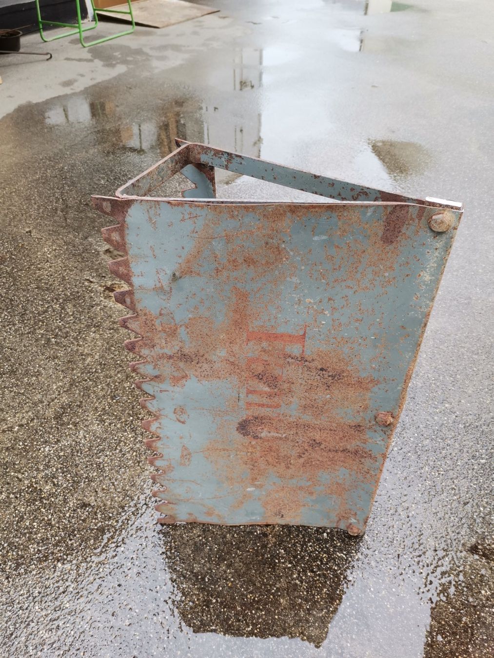 Altro per industria metallurgica: Maschinenteil, Eisenzähne, Drachen, Eisendeko, Gartendeko – Usato da Wiedlisbach venduto da materialkreislauf 3