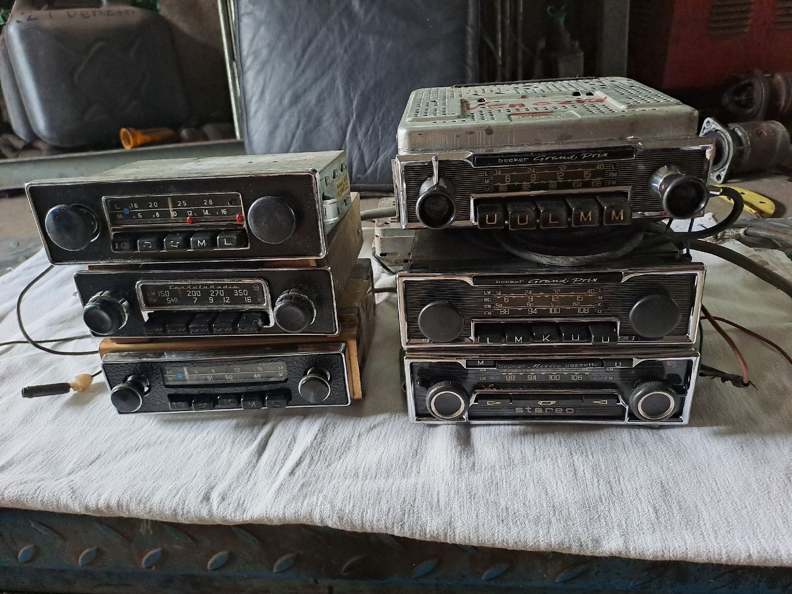 Tutti pezzi di ricambio auto: Autoradio Becker, Blaupunk, usw. – Difettoso da Heerbrugg venduto da Dcadillac