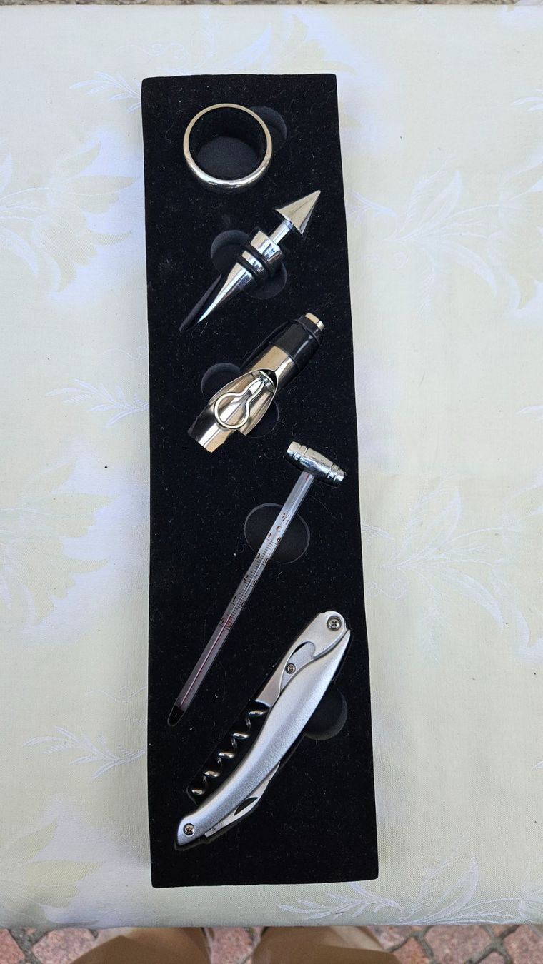 Apribottiglie & Tappi per chiusura: Set sommelier/enologo – Nuovo (secondo la descrizione) da Melano venduto da H-Sara