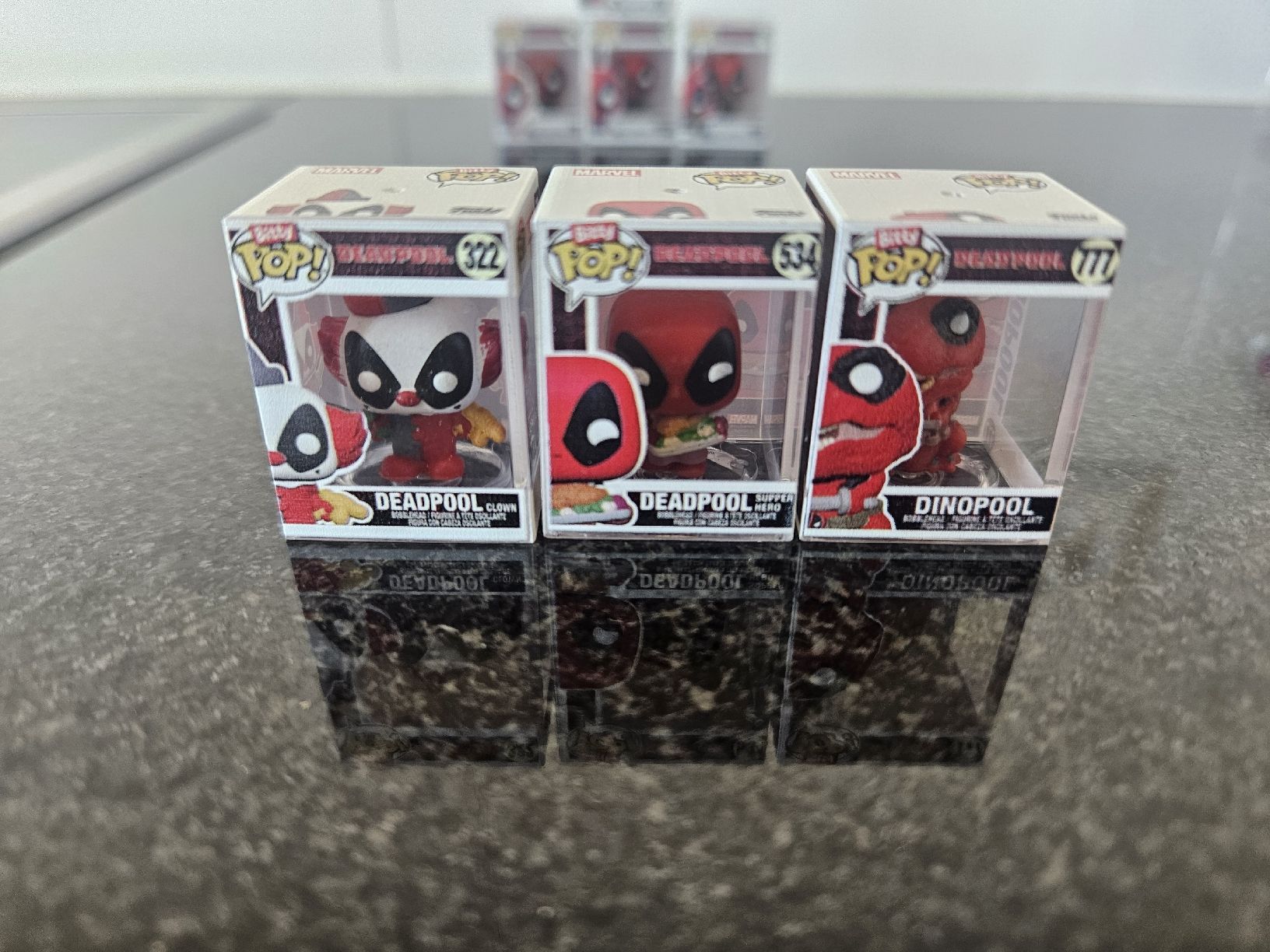 Marvel Statuette: Funko Pop Mini Deadpool, lot de 7, comme neuf  – Nuovo (secondo la descrizione) da Morges venduto da Mlle_Croft_91 1