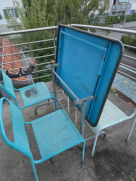 Set di tavolo e panche: Metalltisch und -stühle – Usato da Zürich venduto da simonanstey 1