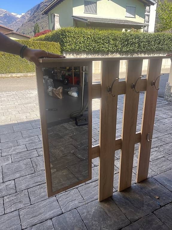 Appendiabiti: Appendi abiti con specchio – Usato da Ludiano venduto da nad_hxb8