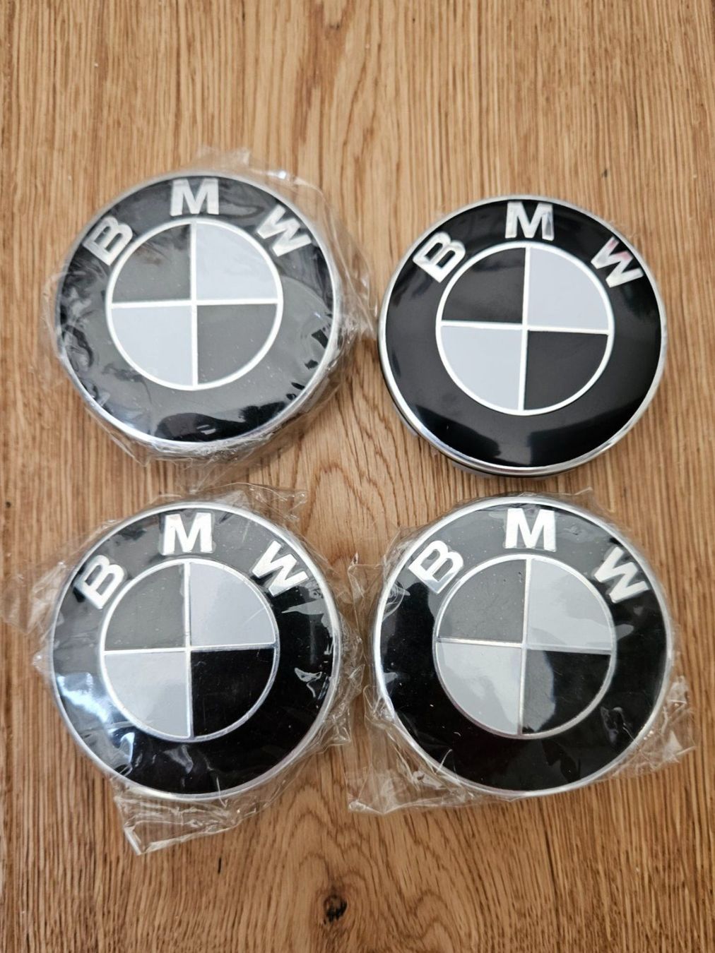 BMW Tutti pezzi di ricambio auto: Bmw Radkappendeckel Schwarz / Weiss – Nuovo (secondo la descrizione) da Bern venduto da Respirit
