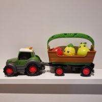 Fendt Traktor mit Anhänger und Gemüse, mit musik