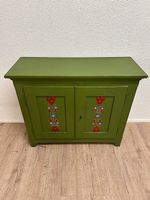 Vintage Bauernkommode in Grün mit floraler Bemalung