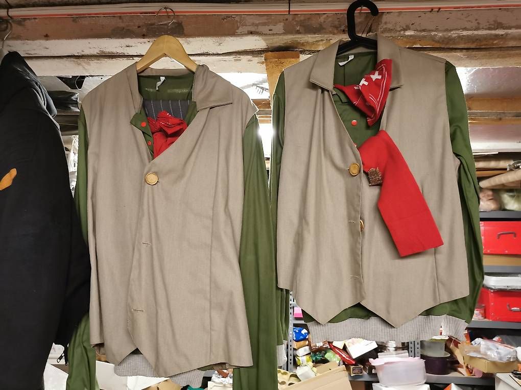 Costumi: Fasnachtskostüme für Gross und Klein – Usato da Lausen venduto da 04362