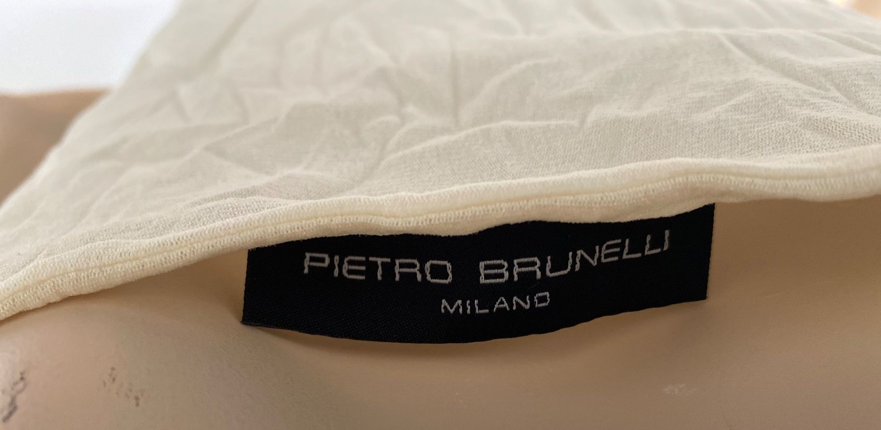 Top: PIETRO BRUNELLI MILANO – Usato da Walchwil venduto da Finibaci 2