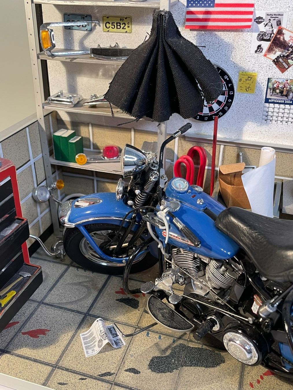 Franklin Mint Kit di modellismo & Modellini statici: Franklin Mint 1948 Harley Davidson Panhead inkl. Garage – Nuovo (secondo la descrizione) da Bättwil venduto da Samuel_Wyss 3