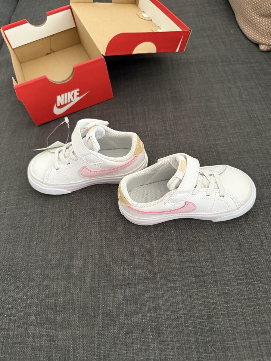 Nike Scarpe per ragazze: Nike fille 23.5 – Nuovo e nell'imballaggio originale da Ecublens VD venduto da charliecinquillo 2