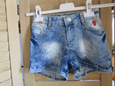 Gr. 116, Jeans-Shorts mit Herz, wirkt wie ein Rock