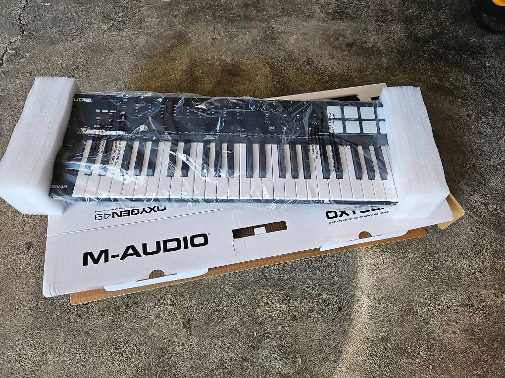 Strumenti musicali: M-Audio Oxygen 49 – Usato da Kriechenwil venduto da Hirsch90