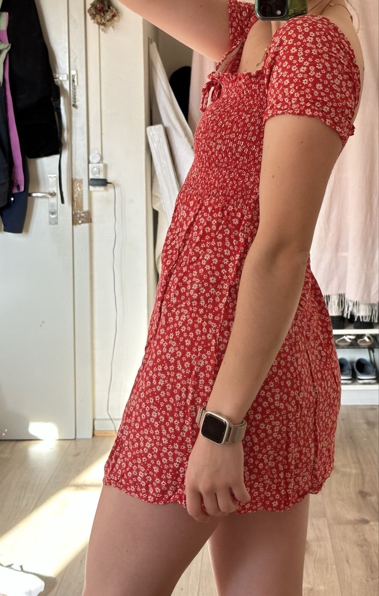 Kleider: Sommerliches Minikleid mit Blumenmuster, Grösse S/36 – Gebraucht aus Zürich von mar_8myn 1
