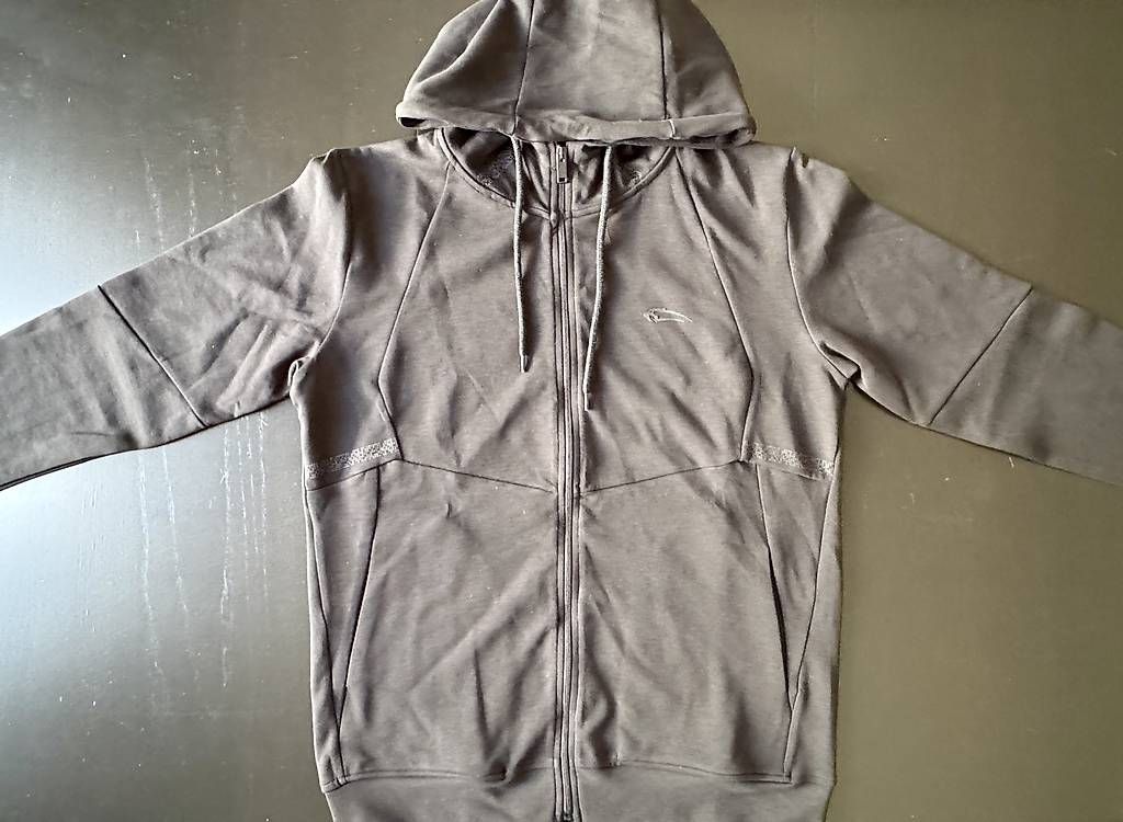 Maglioni & Felpe: Smilodox Hoodie – Usato da Basel venduto da Klingelbergstrasse