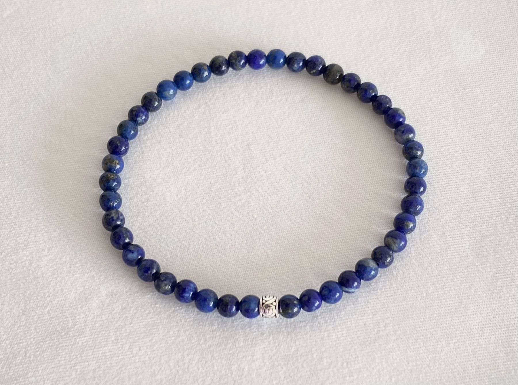 Bracciali & Braccialetti: Edelstein Armband Lapislazuli mit Silber auf Mass – Nuovo e nell'imballaggio originale da Zuzwil SG venduto da Lemliskat