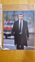 Simon Baker, Original Autogramm auf Grossfoto in Farbe