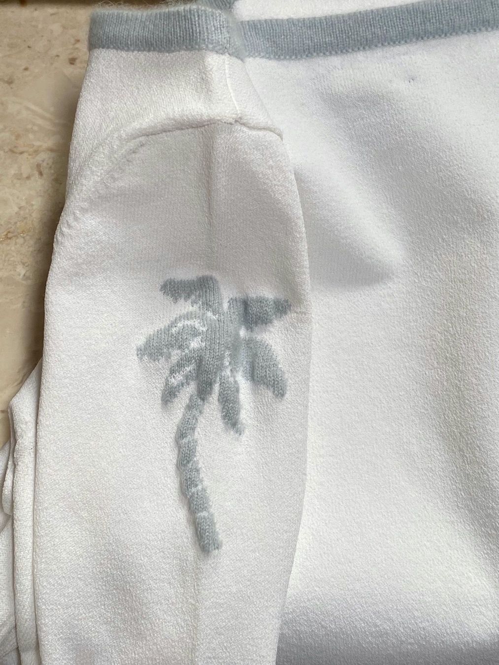 Top: Joli pull blanc avec motif. XS – Nuovo (secondo la descrizione) da Grund b. Gstaad venduto da PlageNeige 7