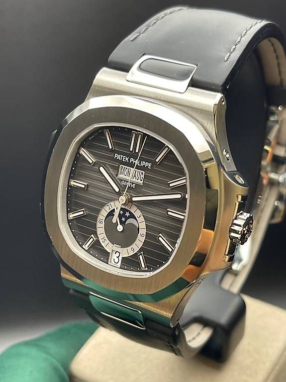Patek Philippe Montres: Patek Philippe Nautilus Ref. 5726A-001 Year 2011 – D'occasion à Lugano par luganotopwatches 5