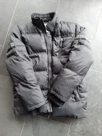 Winterjacke Grösse 158, neuwertig, ideal für die Piste.