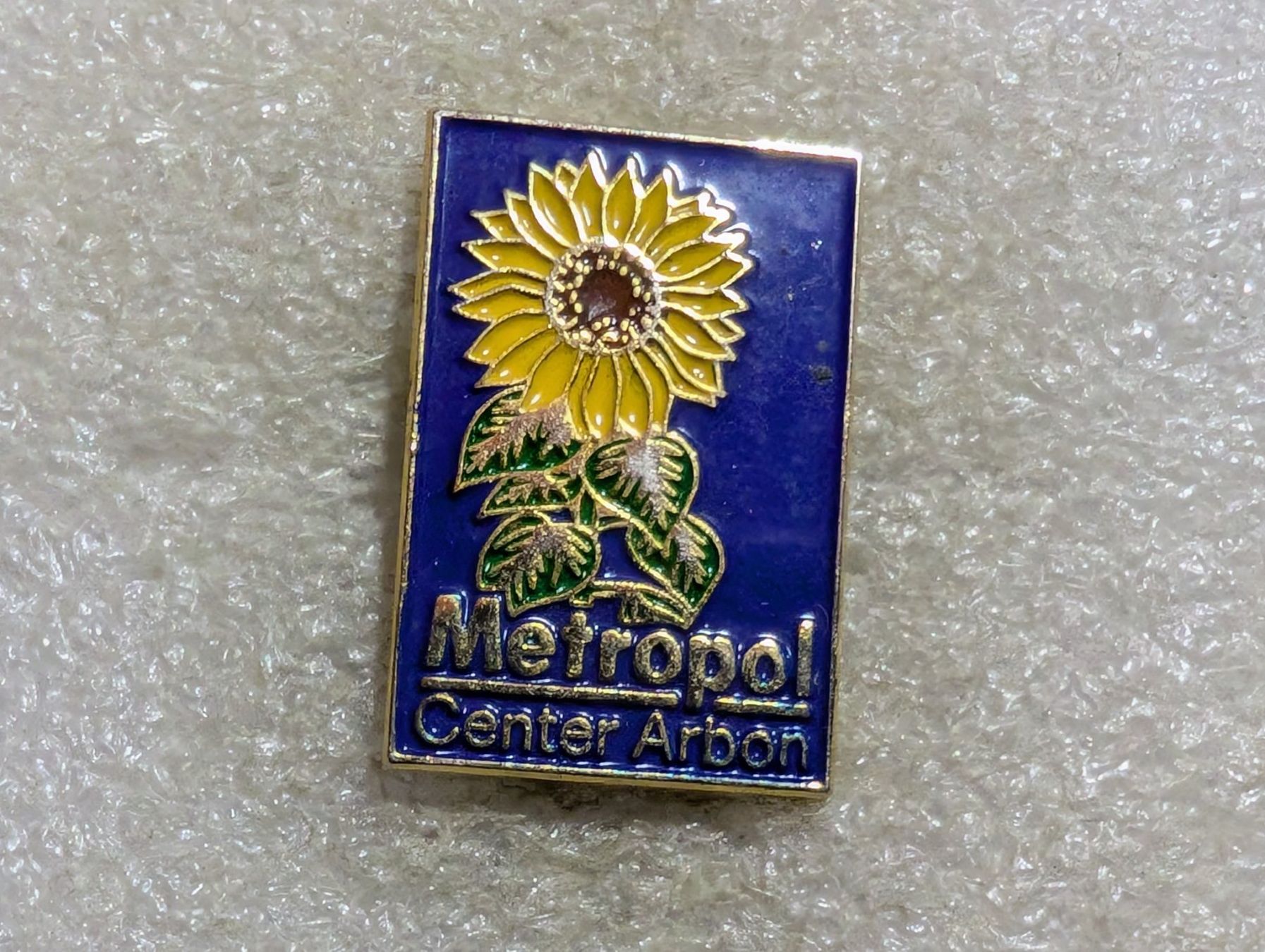 Plaketten & Abzeichen: Ansteckpin 107: Metropol Center Arbon – Gebraucht aus Oppligen von Pin-Fall-Shop