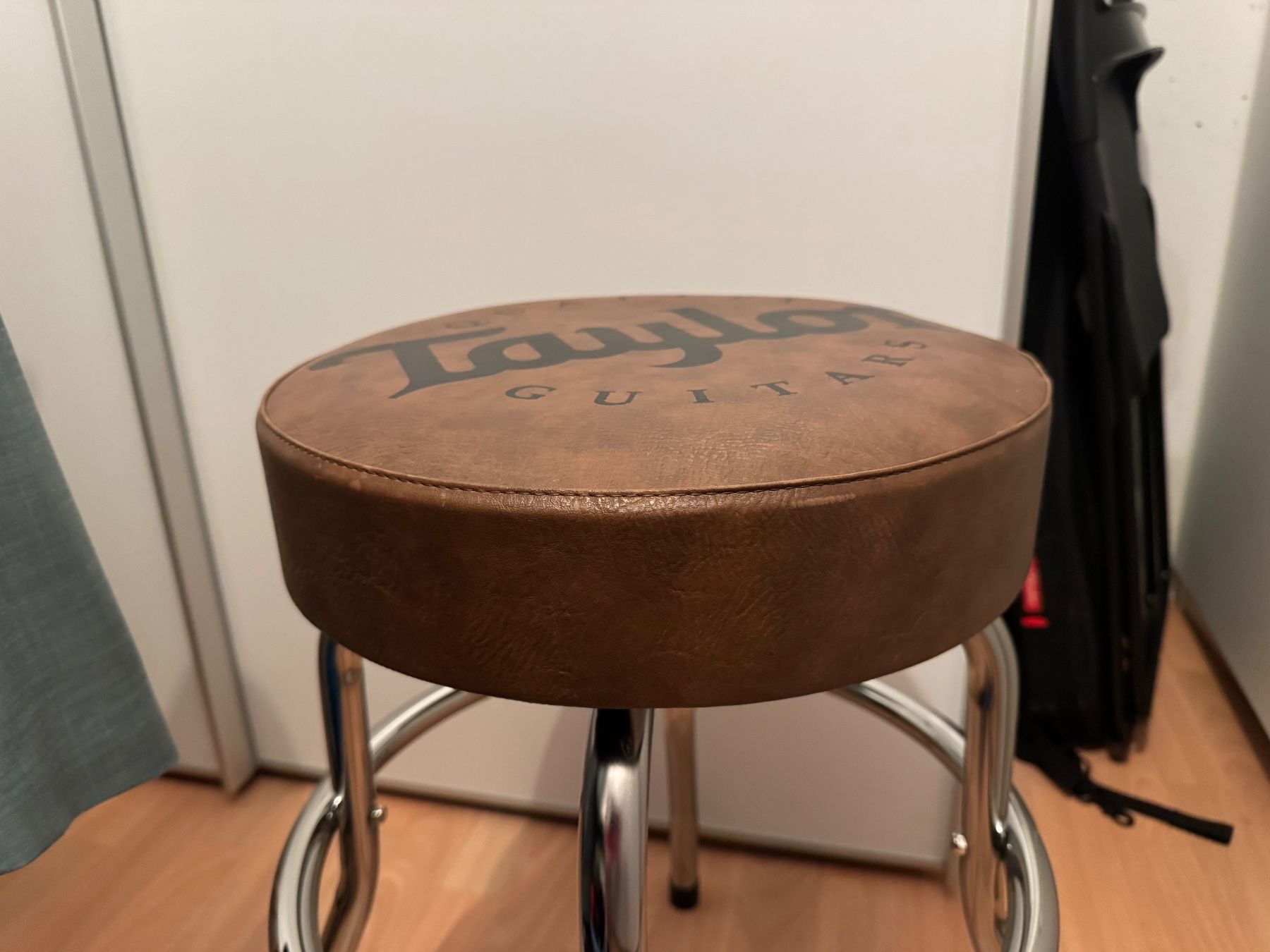 Hocker: Gitarrenhocker Taylor – Neu (gemäss Beschreibung) aus Oberlunkhofen von ste_vtj5 3