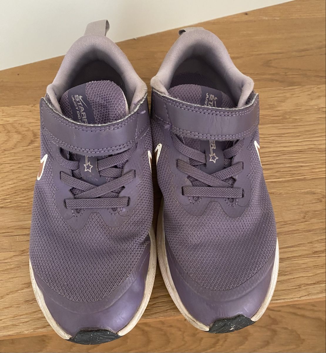 Nike Scarpe per ragazze: Nike Turnschuhe - Gr. 31 – Usato da Frenkendorf venduto da Kompasskind 1