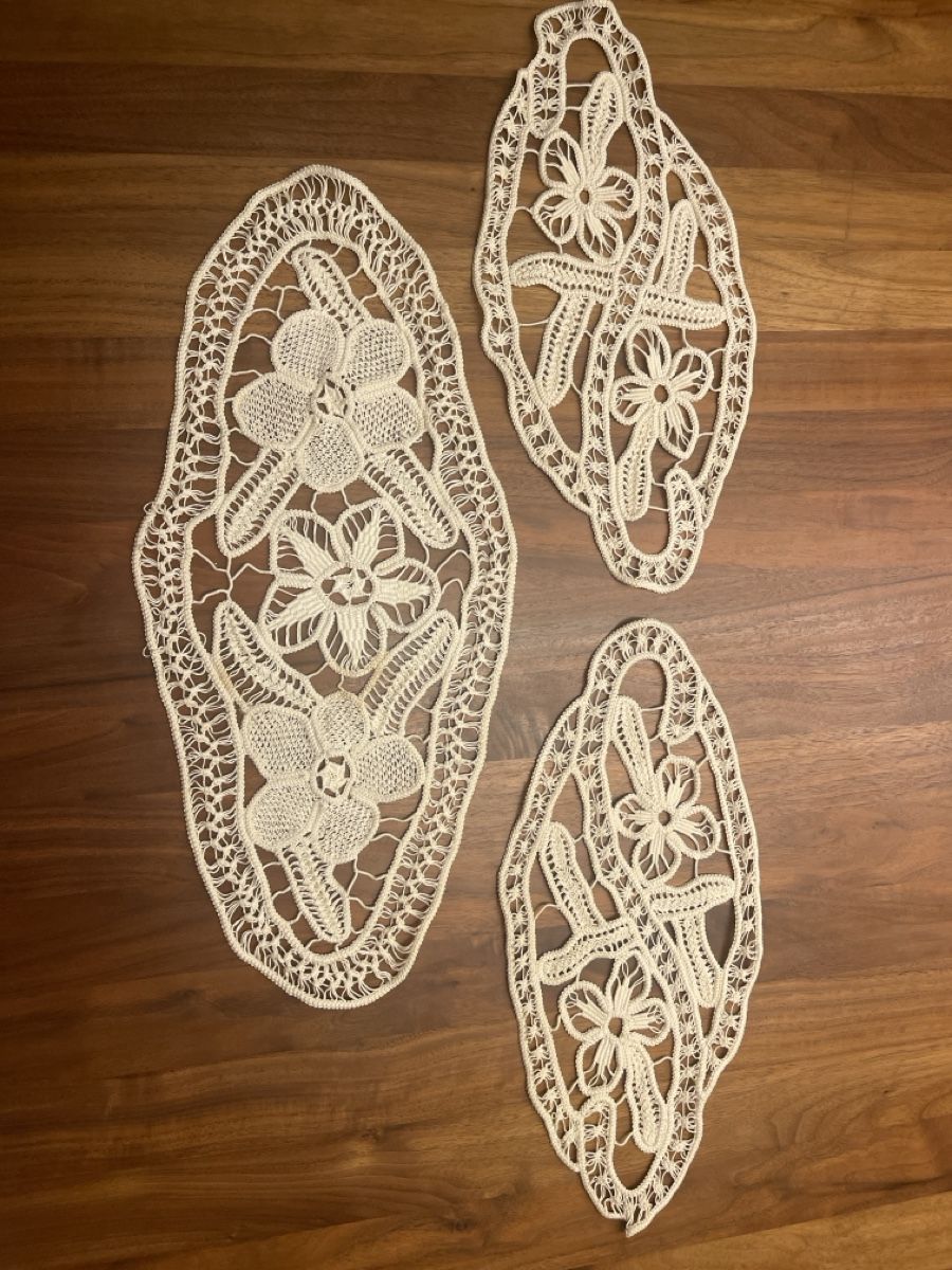 Alle Dekorationen: 3er Set Vintage Deckchen, Handarbeit, Beige – Gebraucht aus Adliswil von JadrankaR