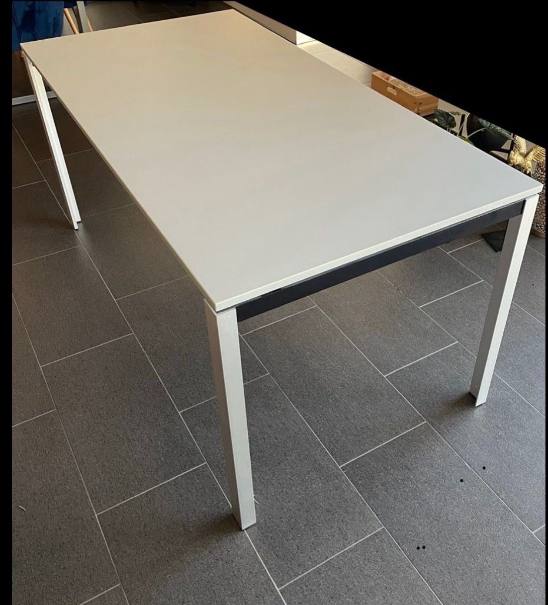 Scrivanie: Moderner Schreibtischtisch, grau, 160x80x73cm – Usato da Rümlang venduto da Wantedjoe