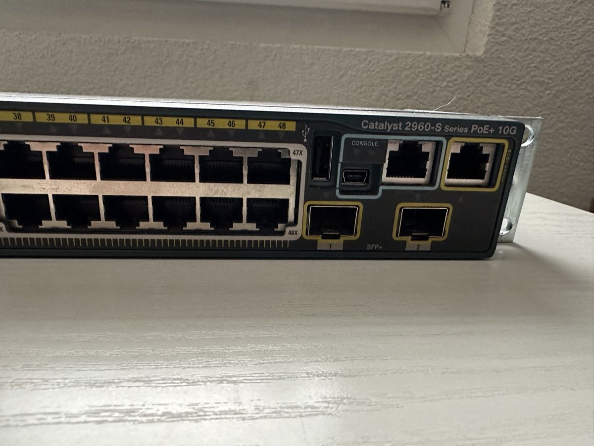 Cisco Hub & Switch: Cisco Catalyst 2960S-48LPD-L Switch – Usato da Altstätten SG venduto da Cobra96 1