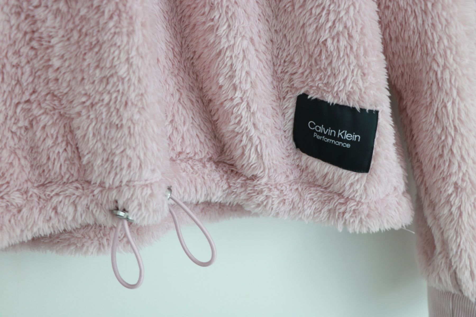 Calvin Klein Pulls & Sweat-shirts: Calvin Klein pinker Flauschi Pullover mit Reissverschluss – D'occasion à Gachnang par todressgolden 2