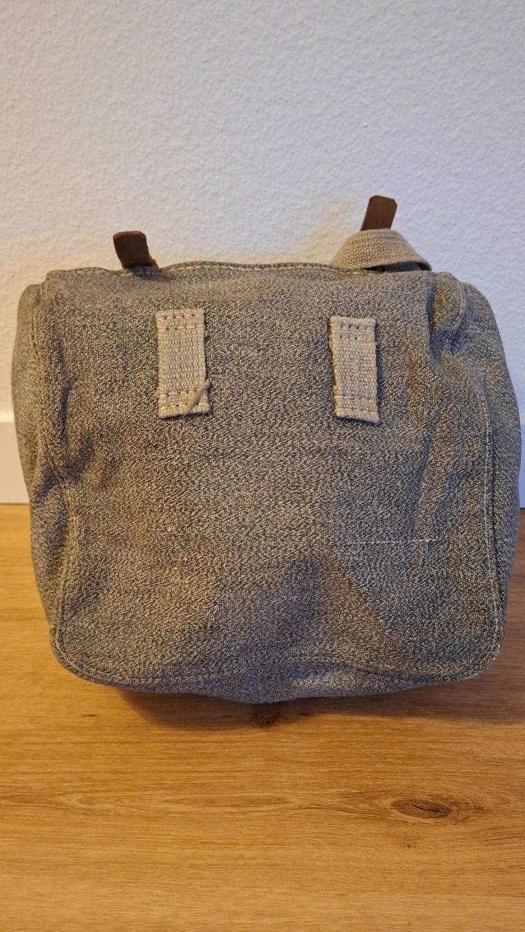 Schweizer Armee Taschen: Schweizer Armee-Brottasche +2 Krawatten gebraucht – Gebraucht aus Kriens von Wolly85 2
