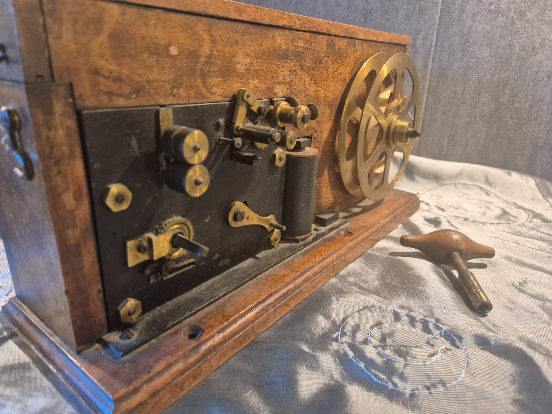 Telefoni: Télégraphe Morse en Laiton, 1880s – Usato da Essertes venduto da onezoneplay 2