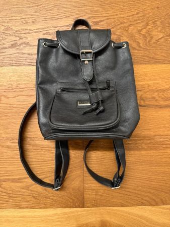 Rucksack aus schwarzem Kunstleder von Burcardi
