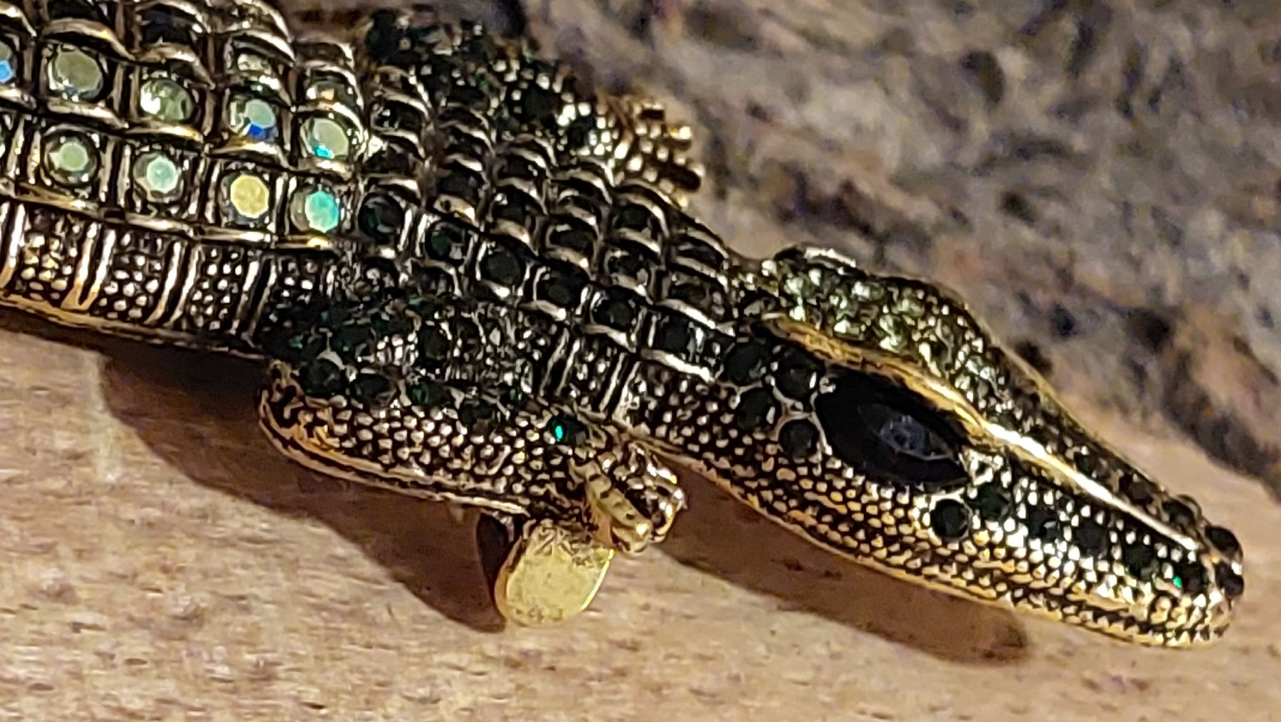 Broches & Aiguilles: Grosse Krokodil Brosche mit Strass - 14 cm – Neuf (Voir description) à Oberwil BL par Hunajakakku