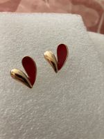 Elegante, asymmetrische Herzohrringe, goldfarben/rot, neu