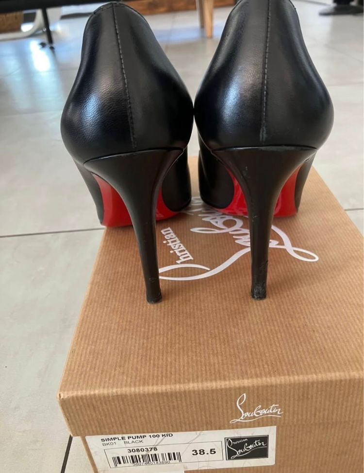 Christian Louboutin Scarpe da donna: Louboutin Simple Pump Black 38.5 – Usato da Fribourg venduto da dafral 2
