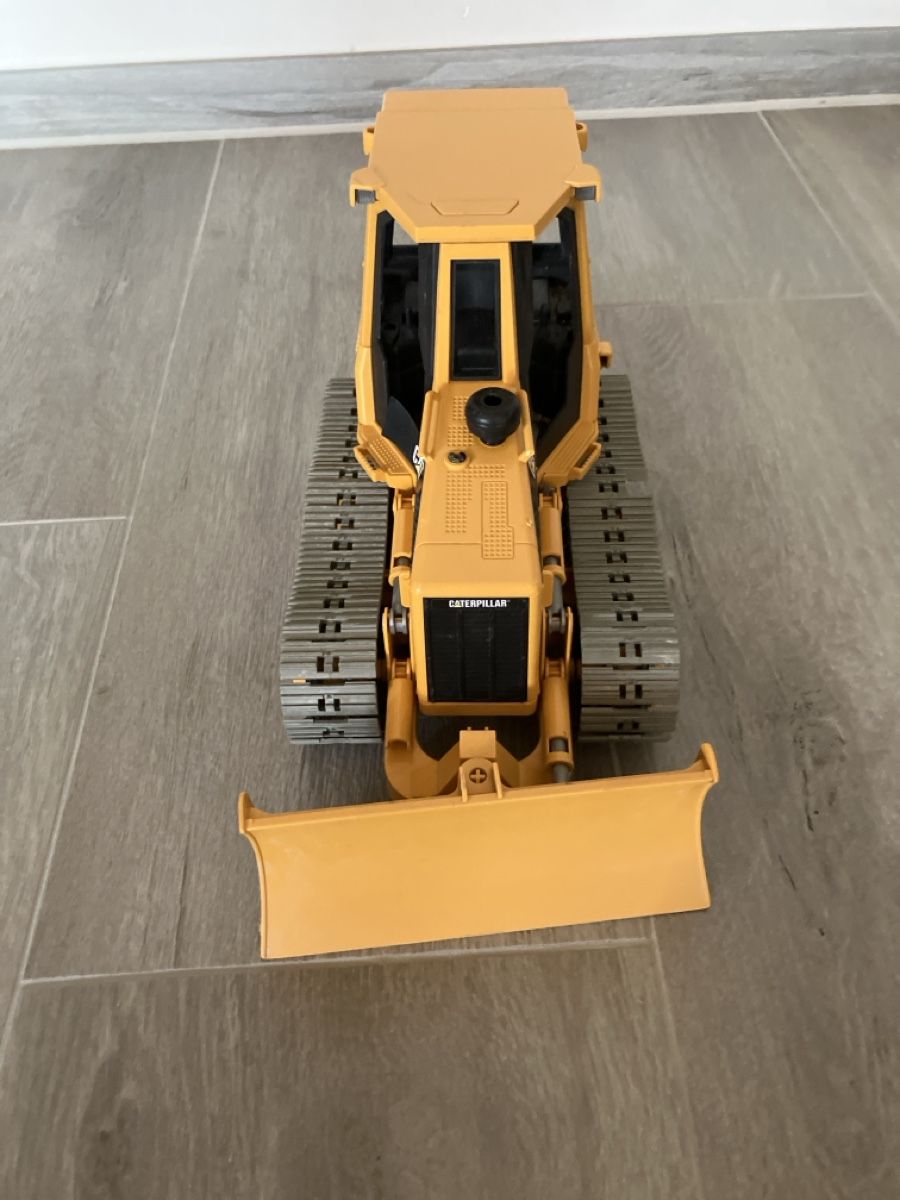 Jouets: Catapiller neu kostet er 30 Fr – D'occasion à Bauma par Nici882 2