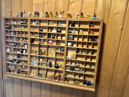 Antiker Setzkasten mit Parfümminiaturen