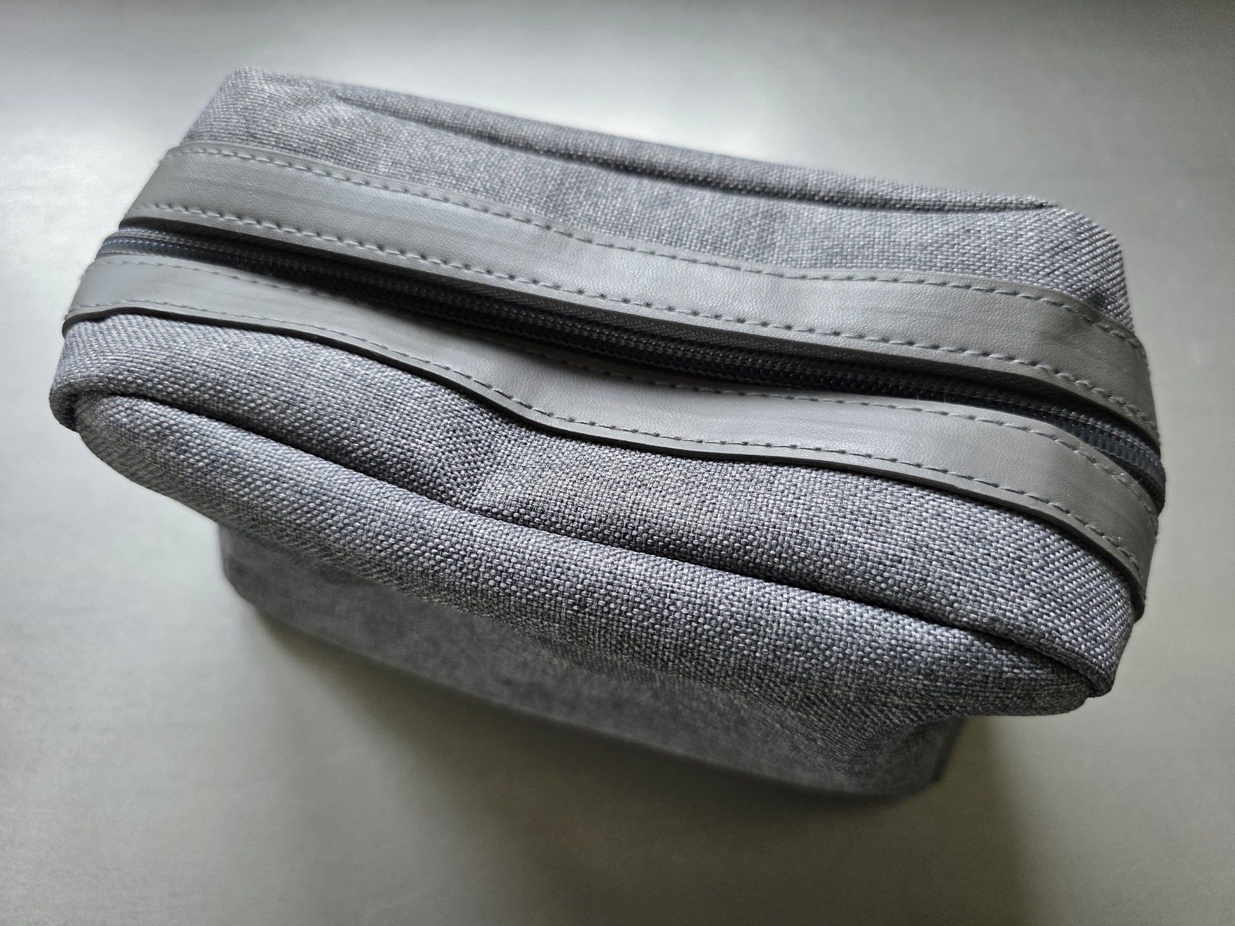 Kosmetikkoffer: Emirates Business Class Amenity Kit Men – Neu (gemäss Beschreibung) aus Möriken AG von Flamingo73