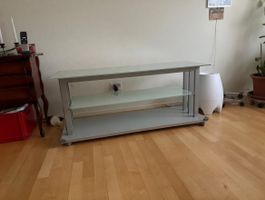 Glas TV Möbel mit Metallgestell