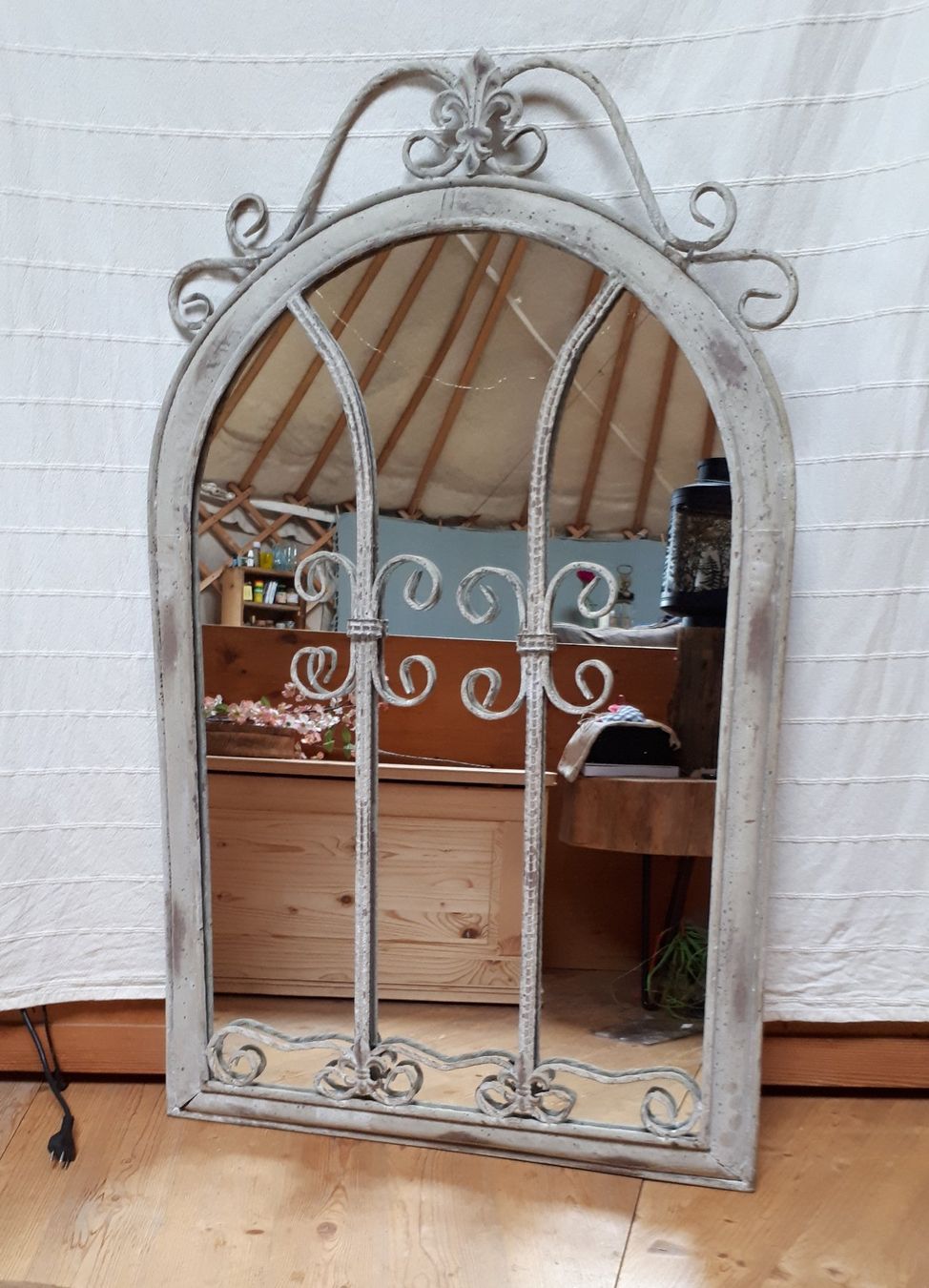 Specchi: Grosser Spiegel shabby chic – Usato da Goldiwil (Thun) venduto da chilou 1