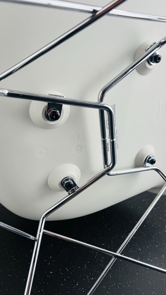 Vitra Sessel: Vitra LAR weiss – Gebraucht aus Triengen von chouchou88 3