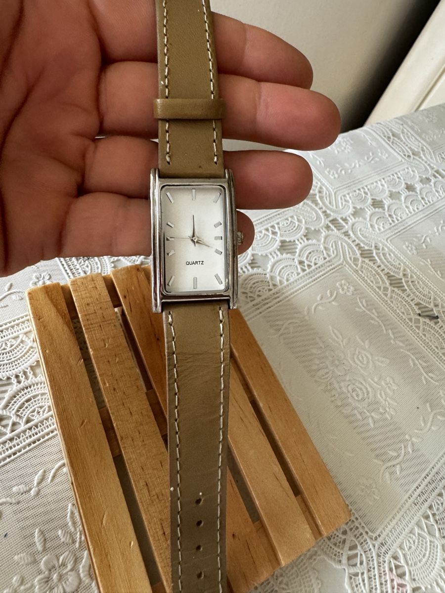 Uhren: Quartz Rectangular Wristwatch Silver  – Gebraucht aus Gerlafingen von naj_vj8s 2