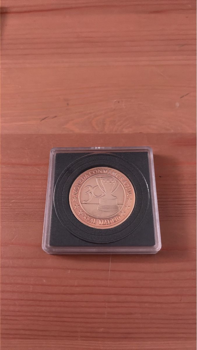 Medaglie: Real Madrid 30th Anniversary Commemorative Coin - Sealed – Nuovo (secondo la descrizione) da Zollikon venduto da SummitCollectibles