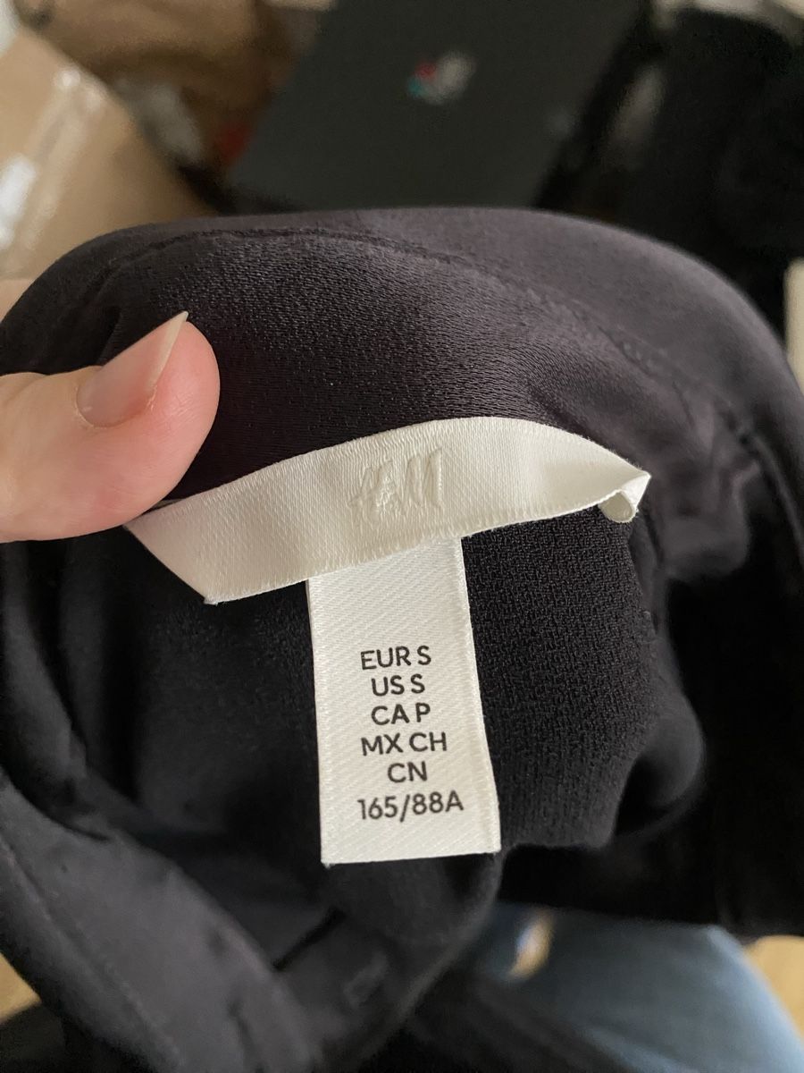 H&M Camicette: Schwarze satinierte Bluse – Usato da Luzern venduto da champagnelaury 3