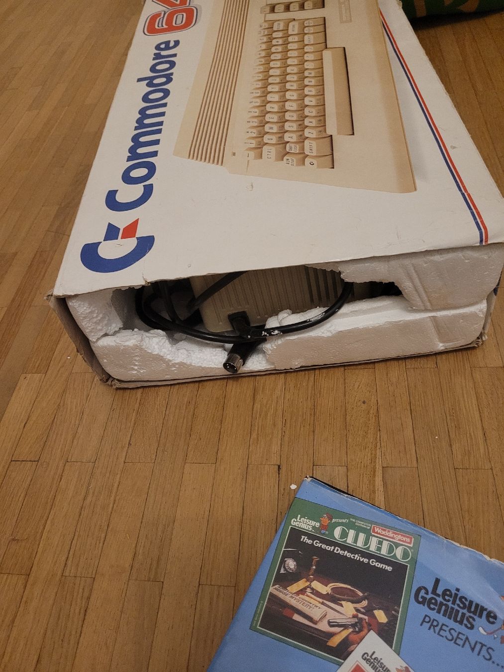 Commodore Console: Commodore 64 Set with 24 Games - Nostalgic Retro Gaming! – Usato da Meyrin venduto da Retro-GZ 3