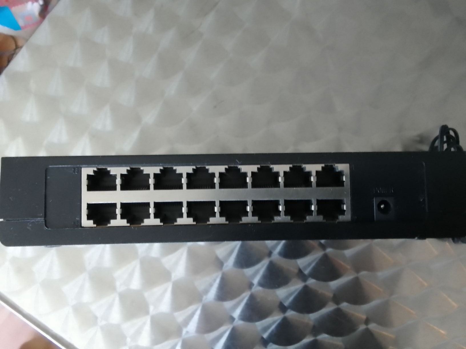 TP-Link Hub & Switch: 16 Port Switch TP LINK – Usato da Ebmatingen venduto da swiss.canadian 4