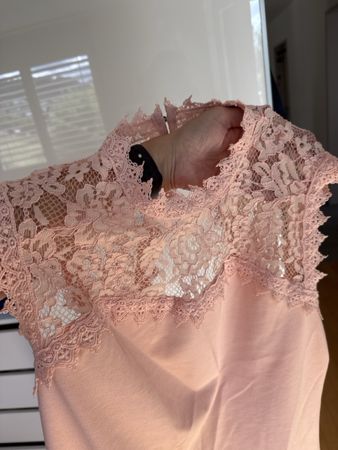 Sommerliches Spitzenshirt in Rosa, Grösse L, neuwertig