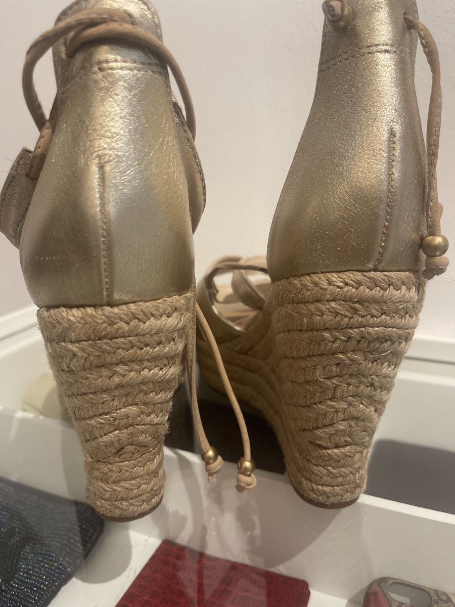 Ugg Scarpe da donna: Sandales UGG compensées dorées Tw8 – Usato da Lausanne venduto da Mode_350 4